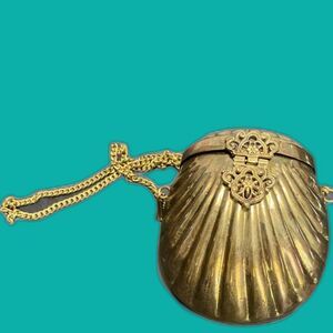 Vintage Brass Metal Art Deco Clamshell Black Velvet Lined Chain Strap Purse Bag
